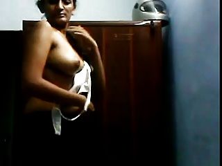 Aunty Self Capture Her Boobs Out
