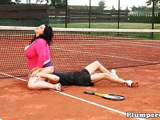 Chunky Bbw Sixtynining On The Tennis Court